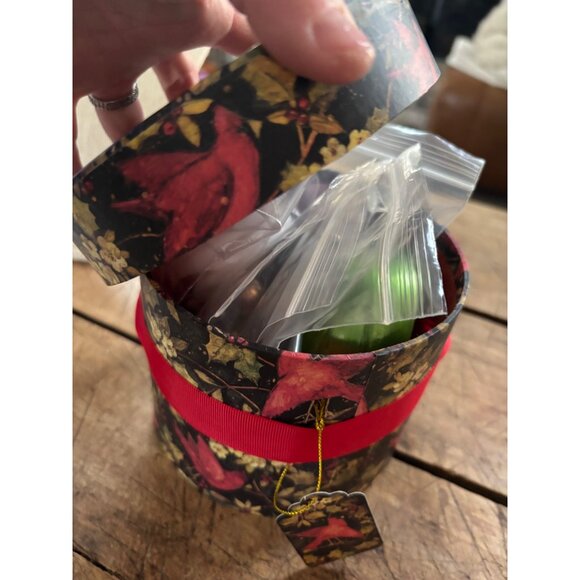 Vintage Jewelry Collection With Beaded Necklaces & Green Bangle Set In Decorativ - Picture 15 of 16